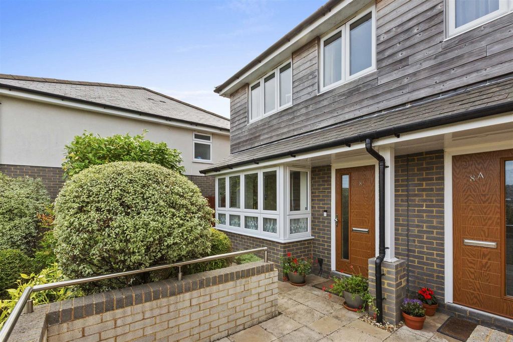 Property photo 2 of 17 Westview Terrace, Carrington Rd (Low Res)-18.Jpg