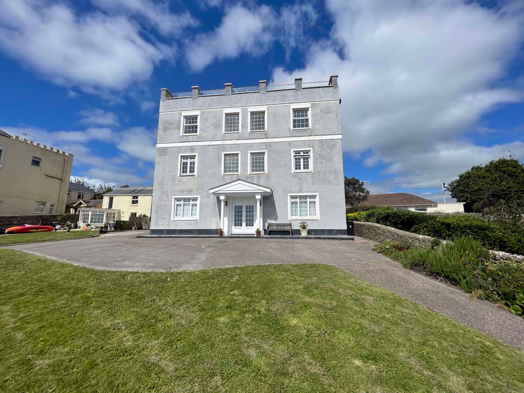 Property photo 1 of 15 Photo 9