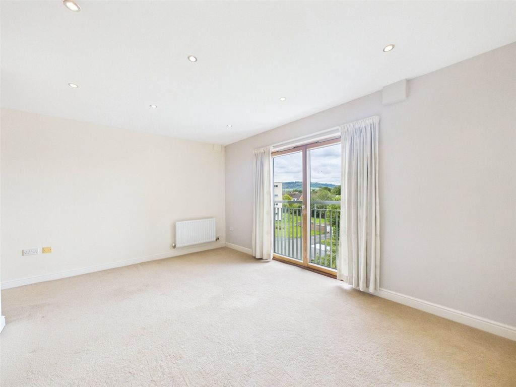 Property photo 3 of 19 Picture No. 16