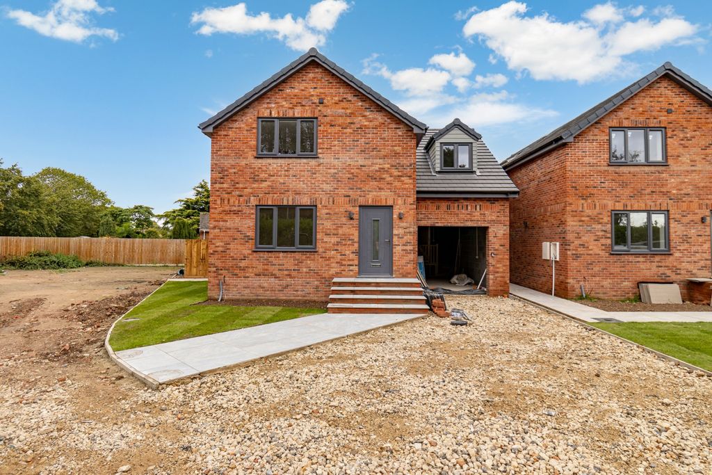 Property photo 2 of 30 4560821