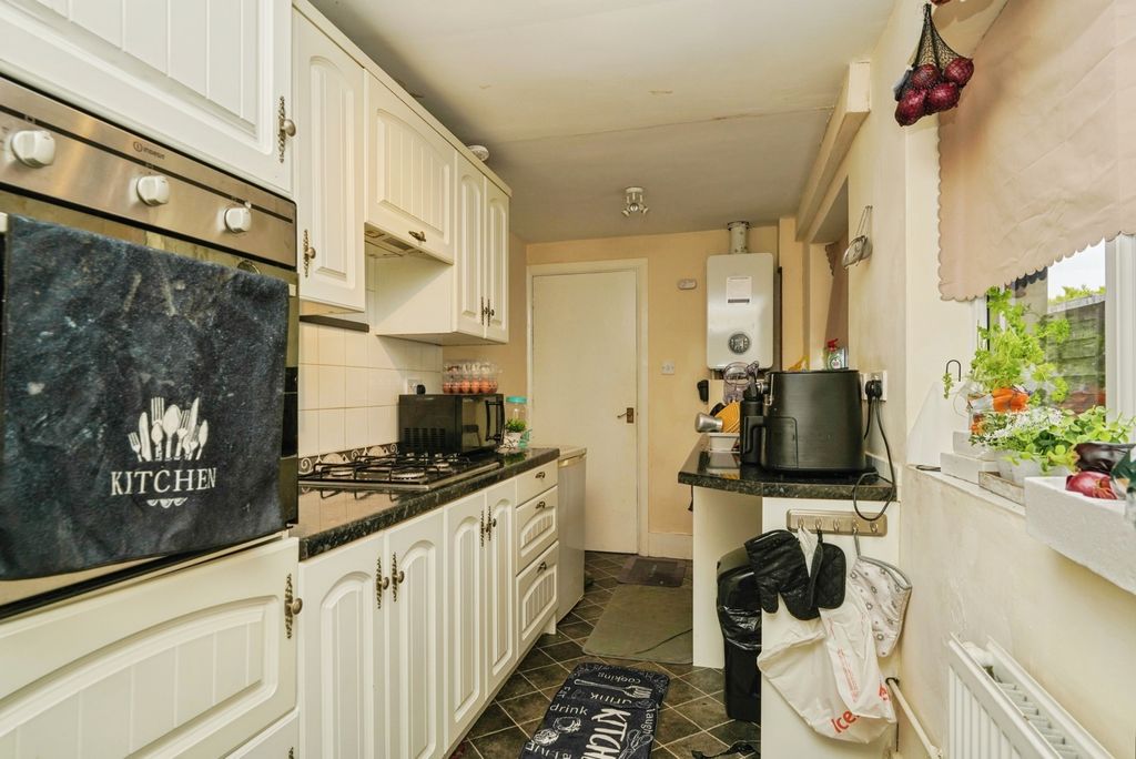 Property photo 2 of 17 Kitchen