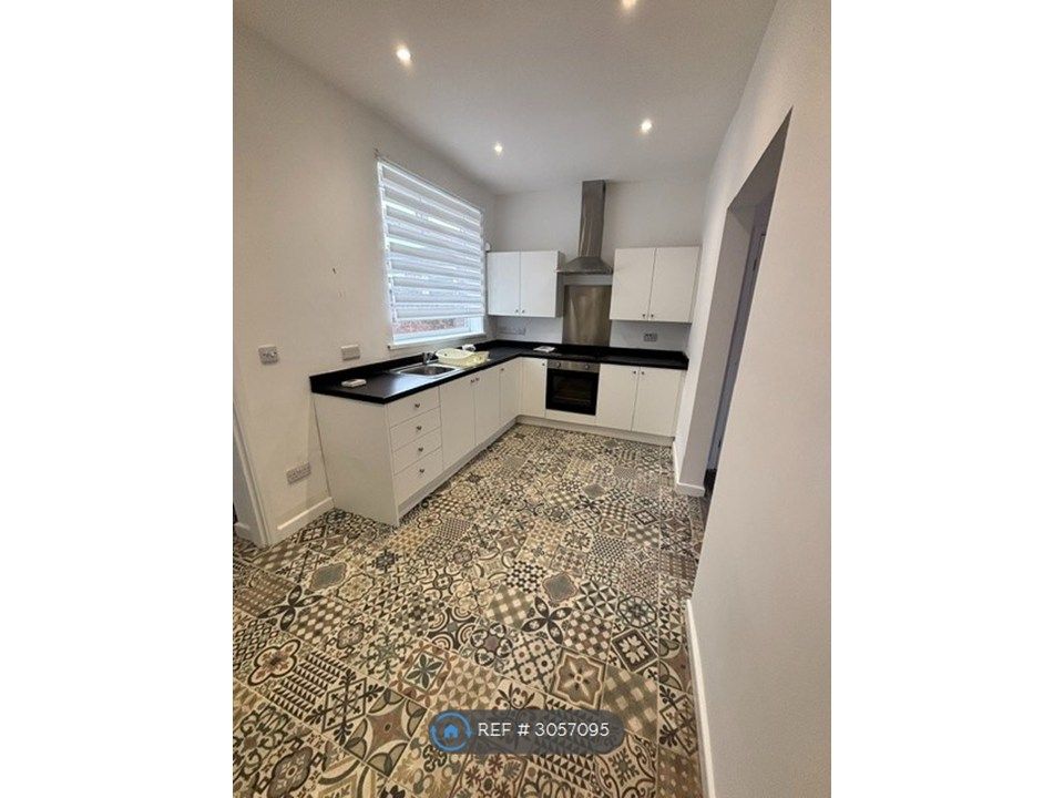 Property photo 1 of 11 Kitchen