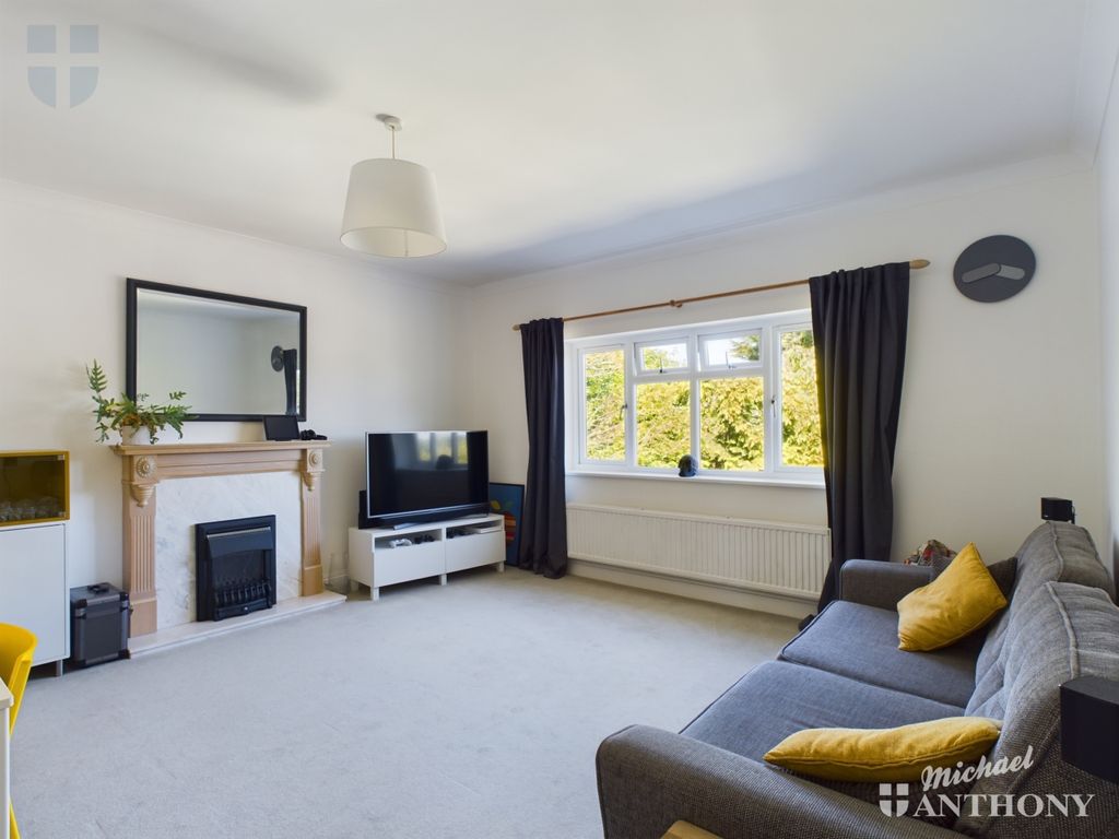 Property photo 2 of 8 Cam03218G0-Pr0202-Still011