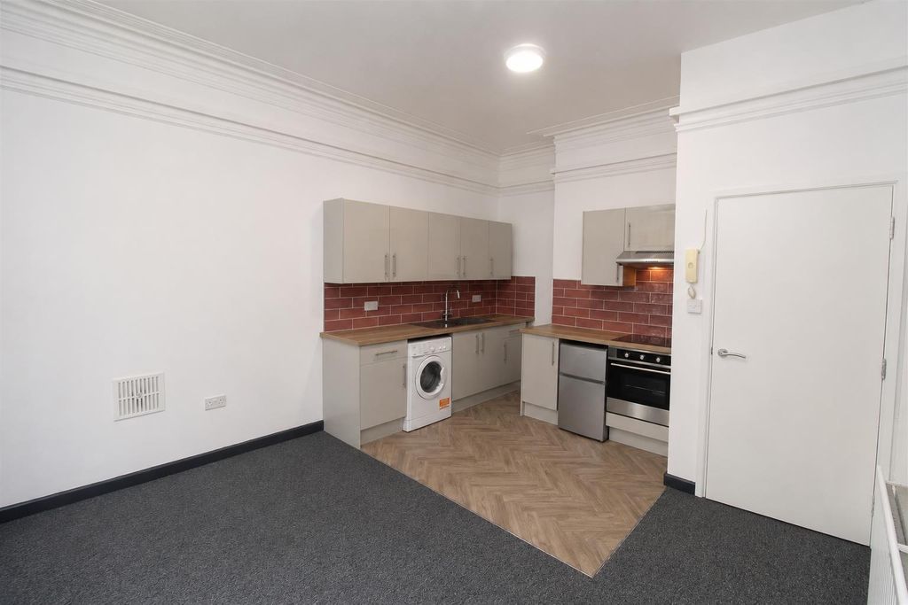 Property photo 3 of 11 d04B9Df4-7029-4Eee-Bd4c-0Bbebab87113.Png