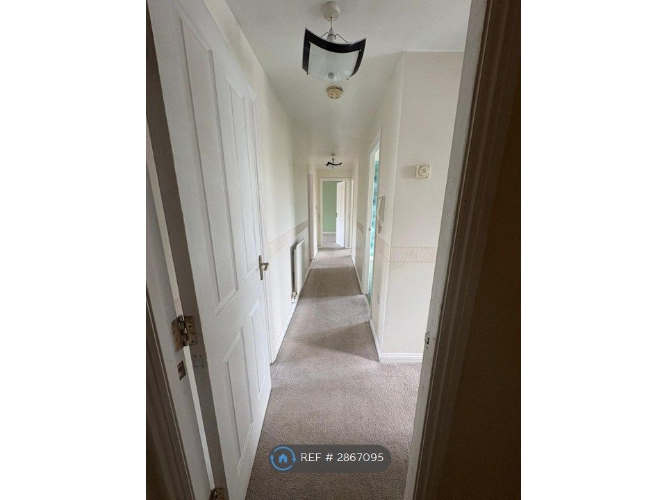 Property photo 2 of 13 Lobby