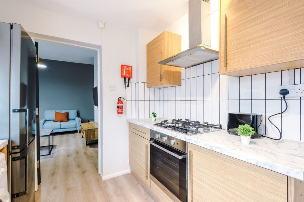 Property photo 3 of 16 198Sr - Kitchen