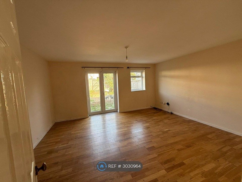 Property photo 1 of 9 Living Room
