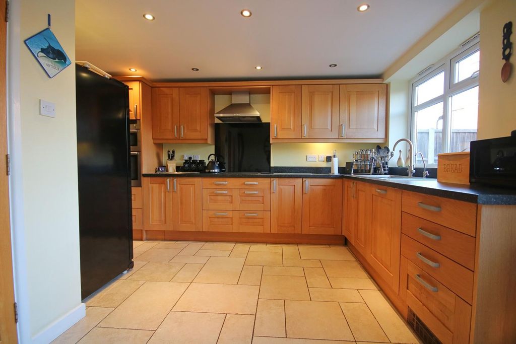 Property photo 3 of 15 Kitch3 (6).Jpg