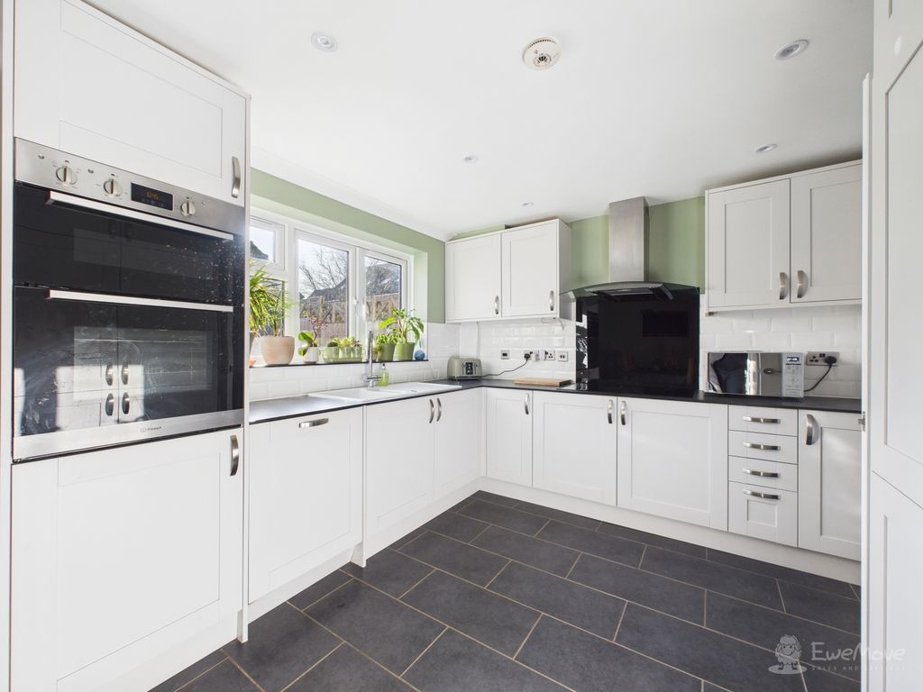 Property photo 2 of 22 Kitchen Diner- Mark Stephens Ewemove Newmarket And