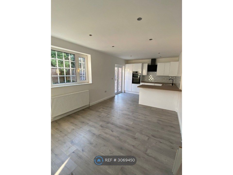 Property photo 3 of 13 Kitchen