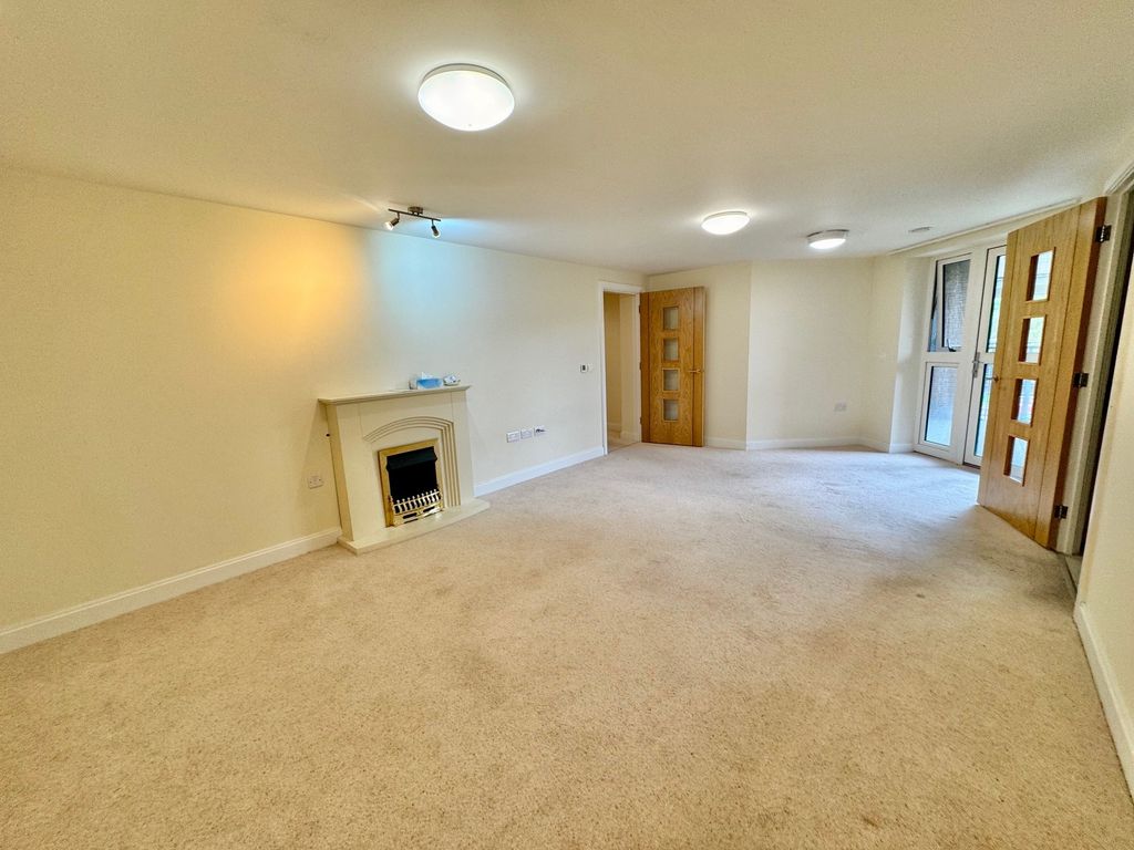 Property photo 3 of 10 Sitting / Dining Room