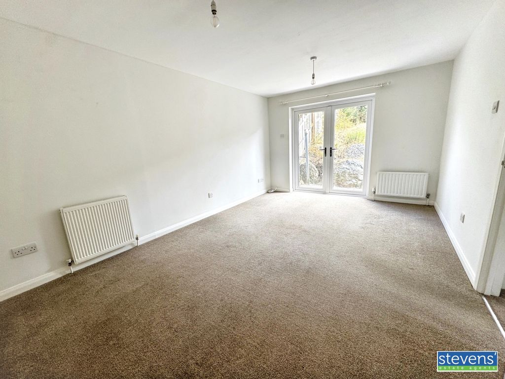 Property photo 3 of 10 Img_2830