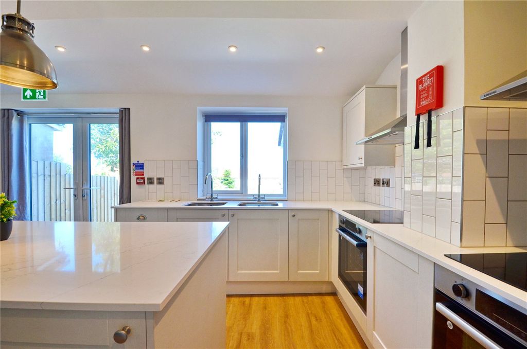 Property photo 3 of 13 Picture No. 02