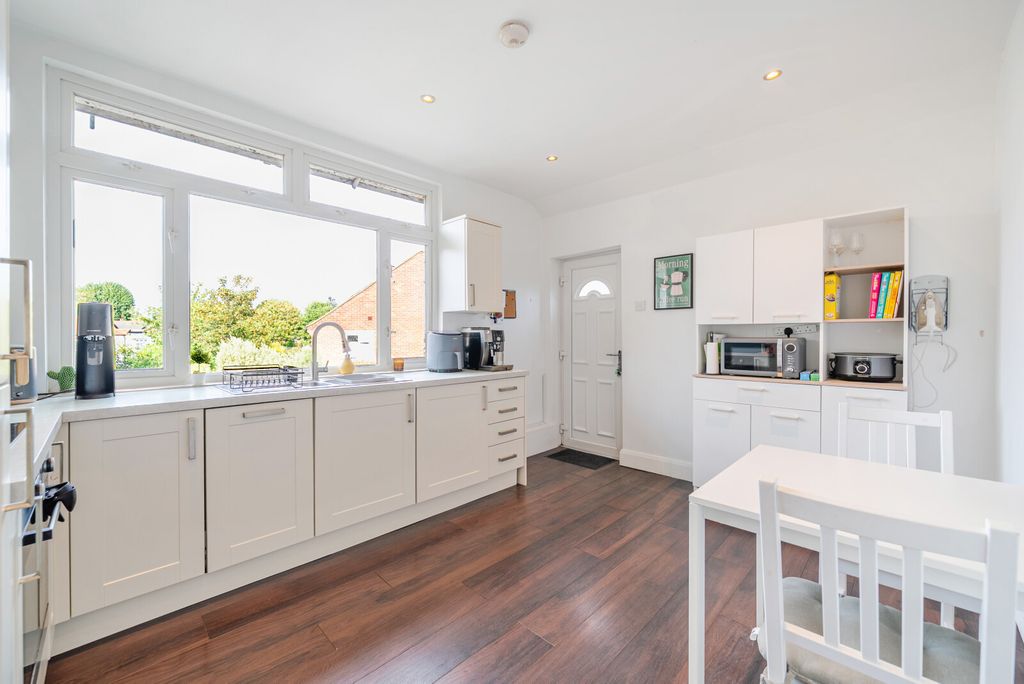 Property photo 2 of 8 1514881-1-1A06830...