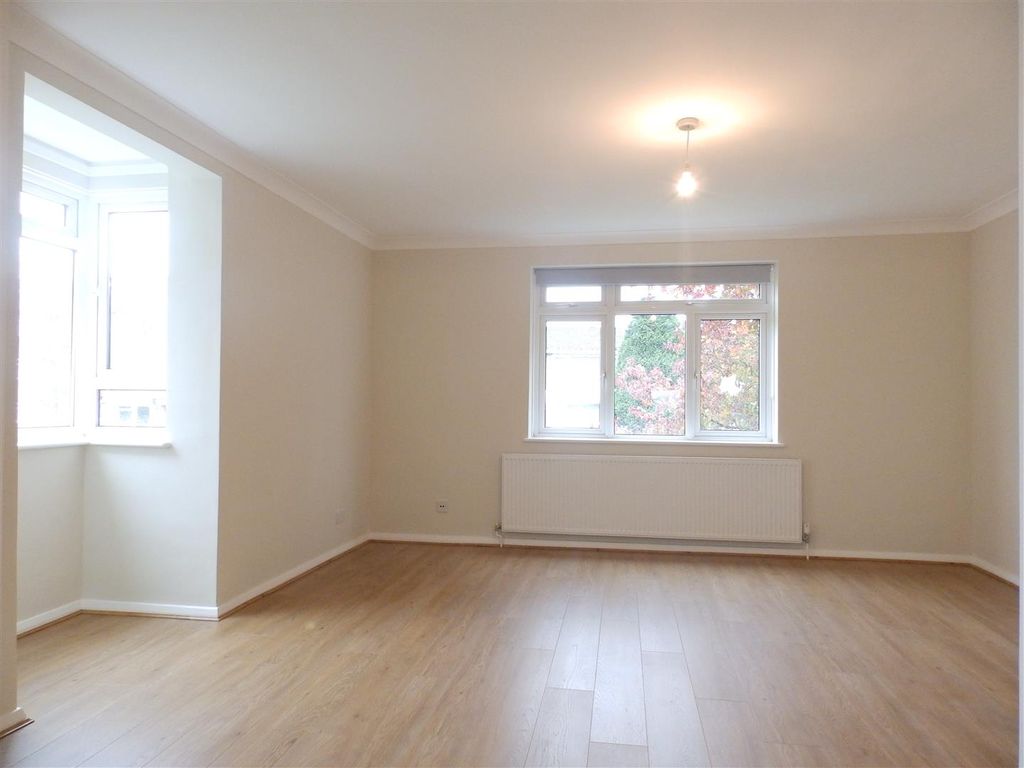 Property photo 3 of 8 Pa210007.Jpg