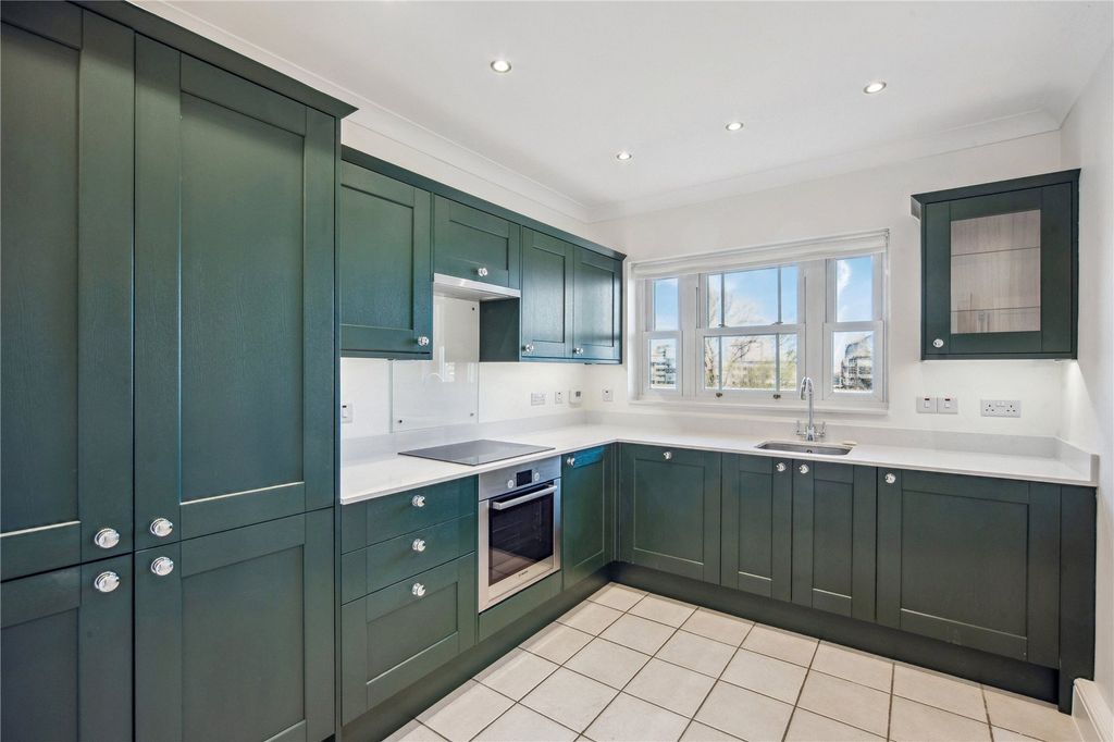 Property photo 3 of 10 Kitchen