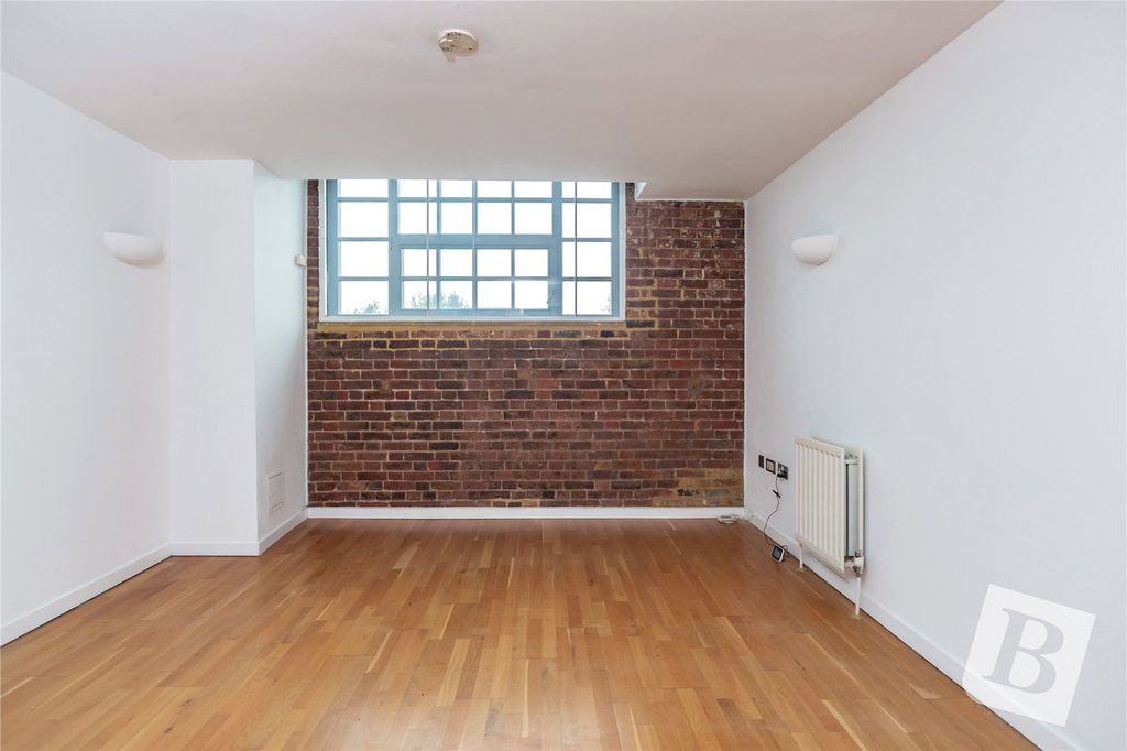 Property photo 2 of 11 Living Room