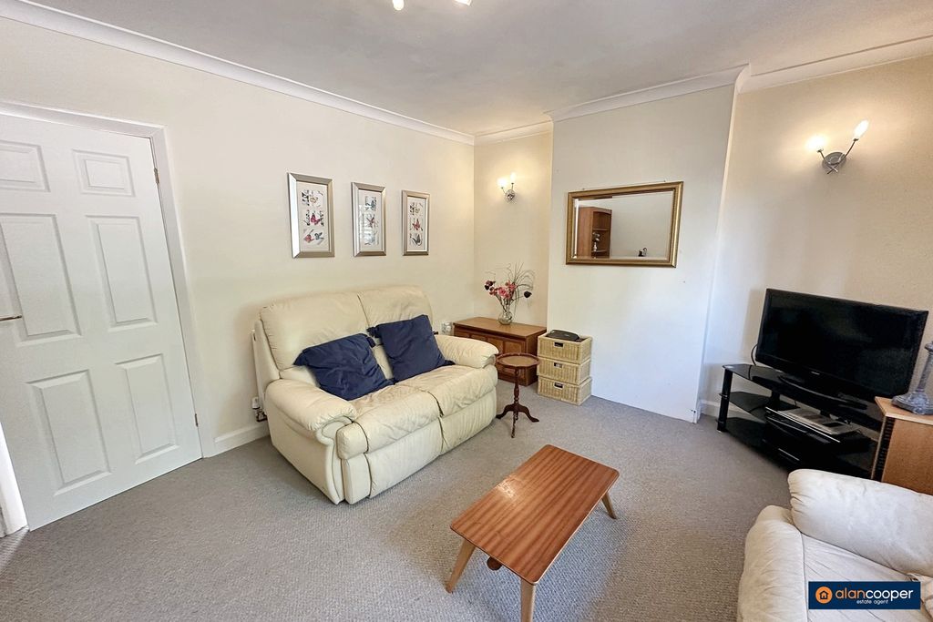 Property photo 3 of 12 4338605