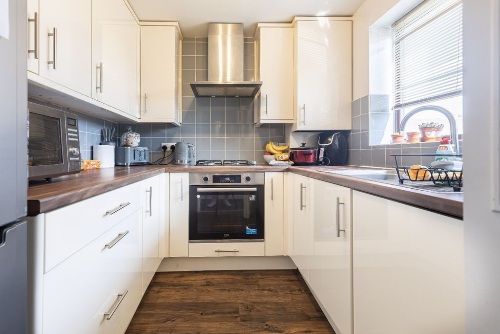 Property photo 2 of 10 4189033