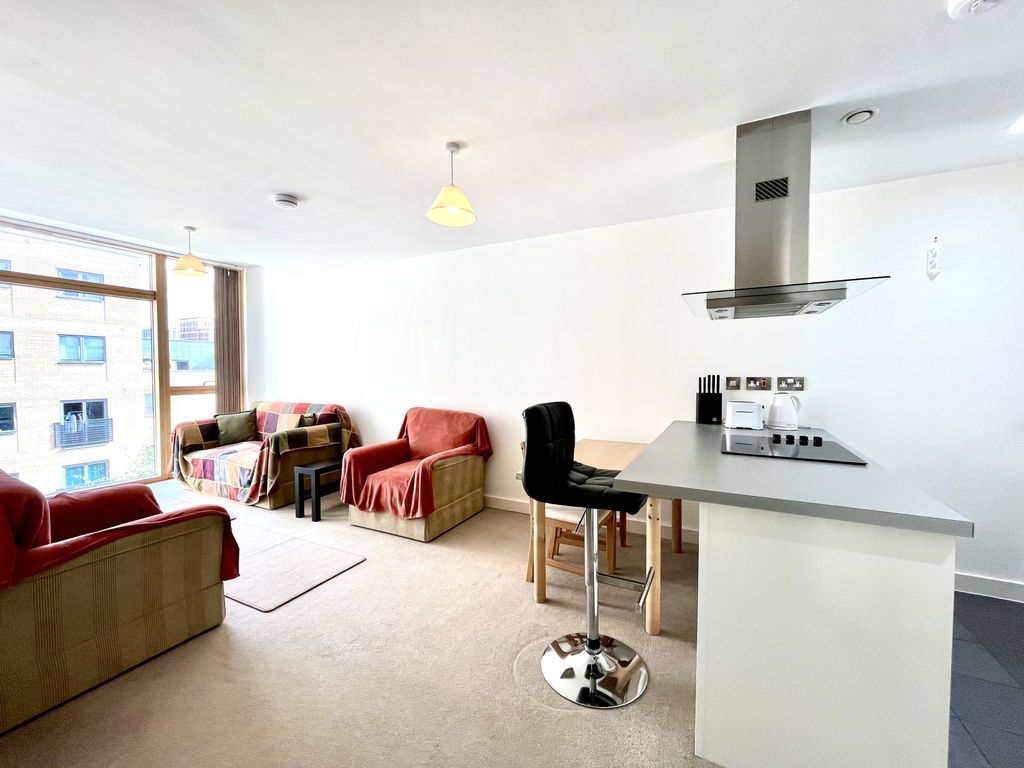 Property photo 2 of 15 Lounge