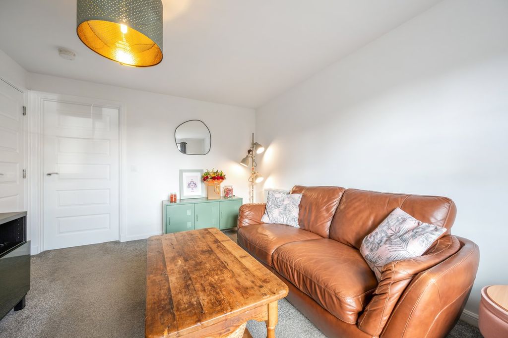 Property photo 2 of 25