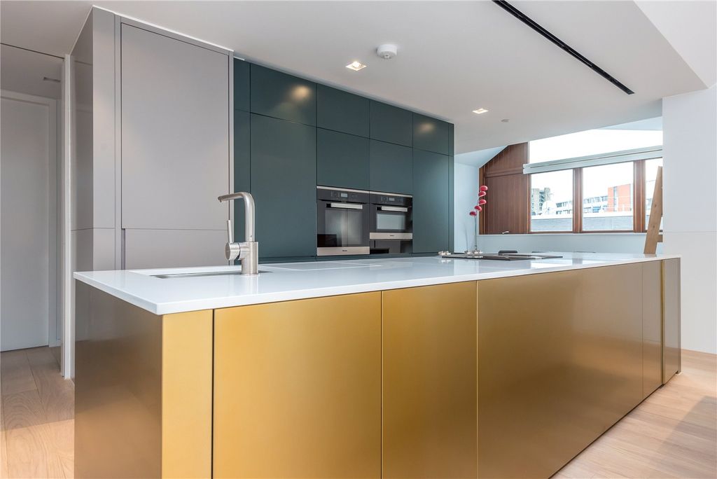 Property photo 3 of 14 Kitchen