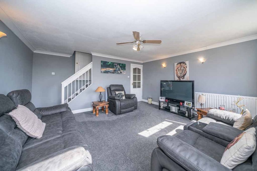 Property photo 2 of 21