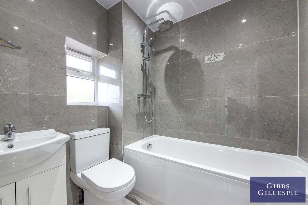 Property photo 3 of 9 3