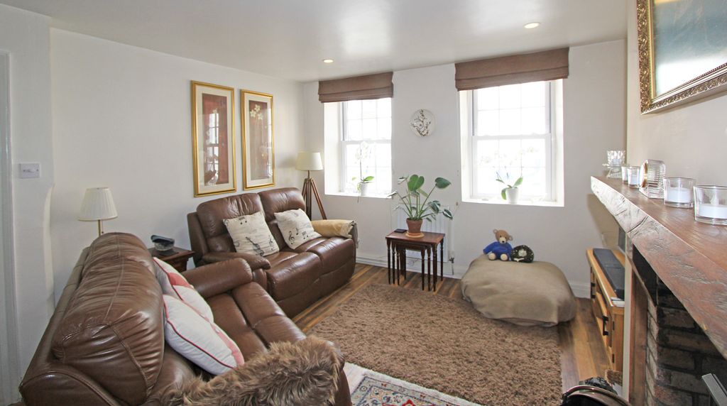 Property photo 2 of 19