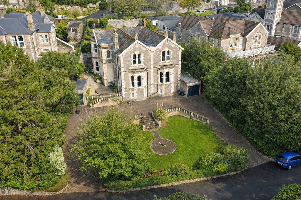 Property photo 1 of 52