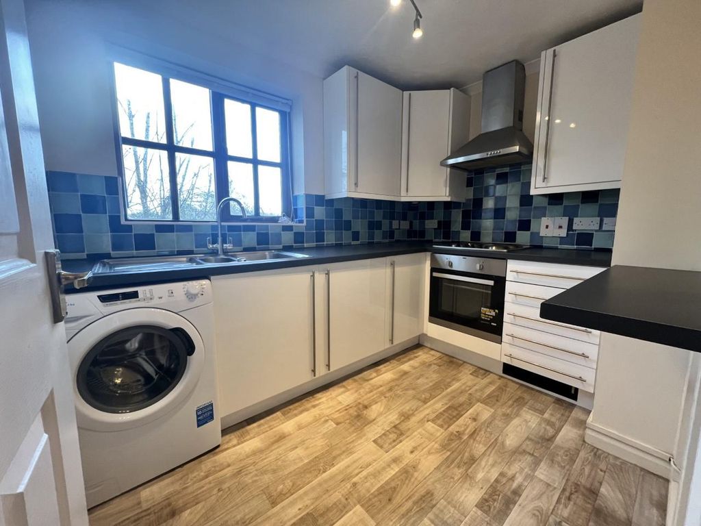 Property photo 2 of 8 Kitchen New.Jpg