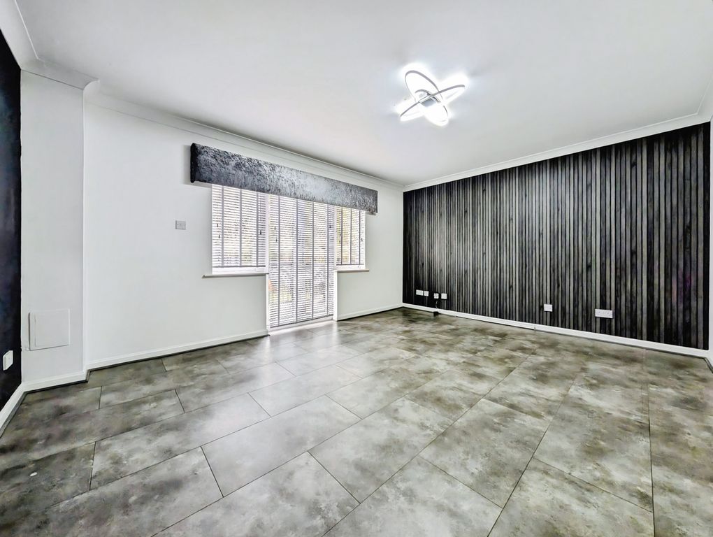 Property photo 2 of 26 Living Room