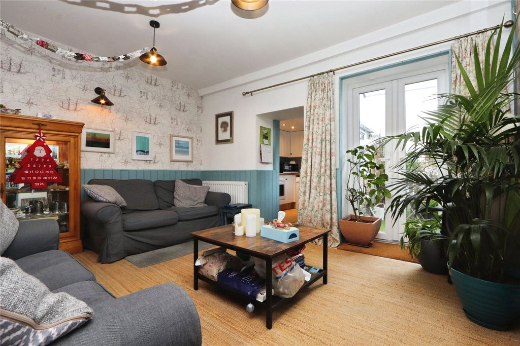 Property photo 2 of 20 Picture No. 12