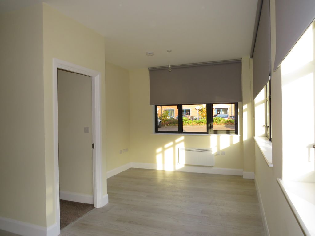 Property photo 1 of 4 Living Room