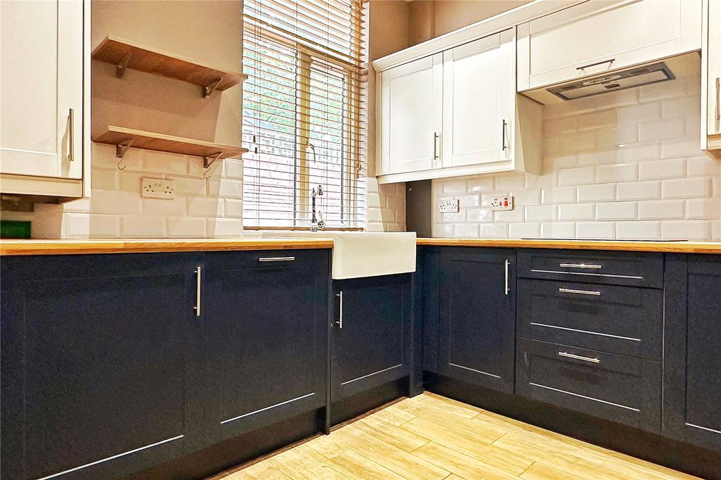 Property photo 3 of 22 Kitchen