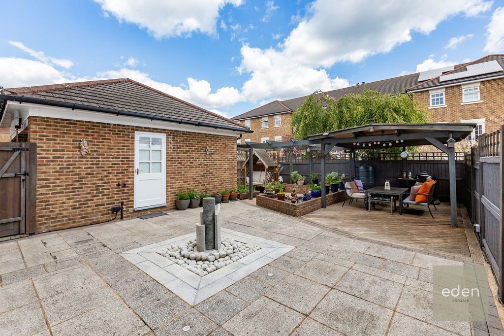 Property photo 2 of 28
