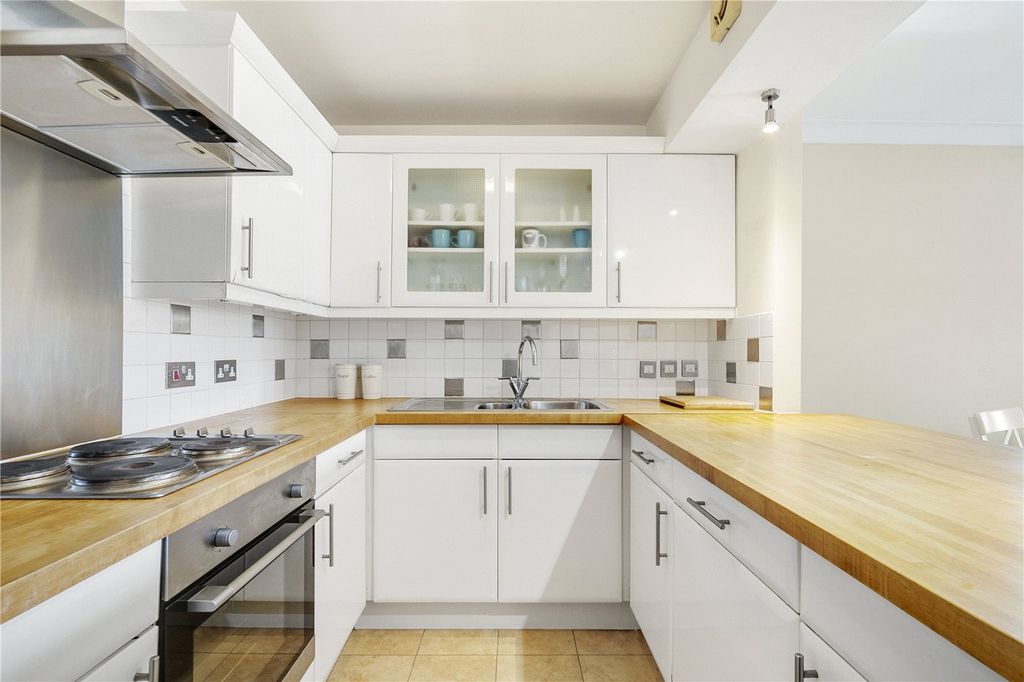 Property photo 2 of 17 Picture No. 11