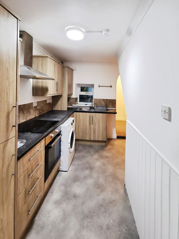 Property photo 3 of 12 Kitchen1