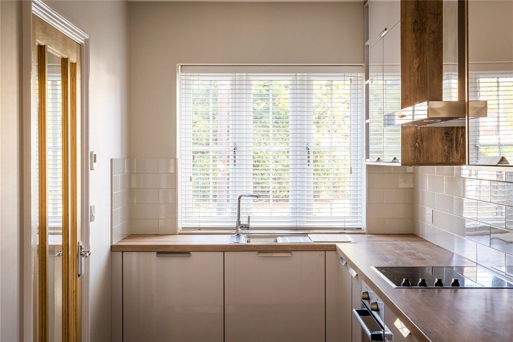 Property photo 3 of 19 House. Partnership