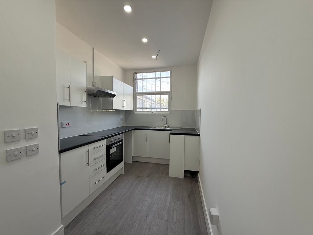 Property photo 2 of 7 Kitchen