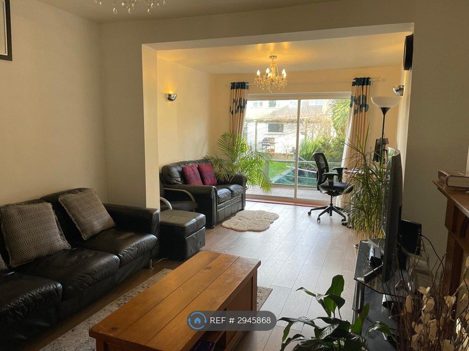 Property photo 3 of 28