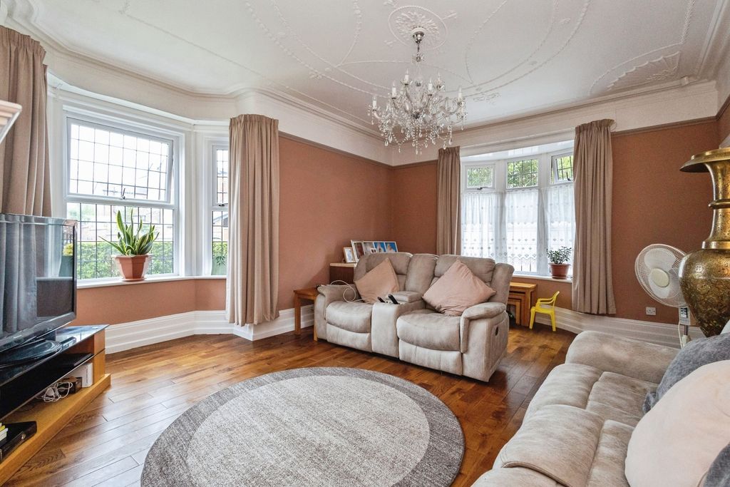 Property photo 3 of 30 Pbox-Img.Jpg