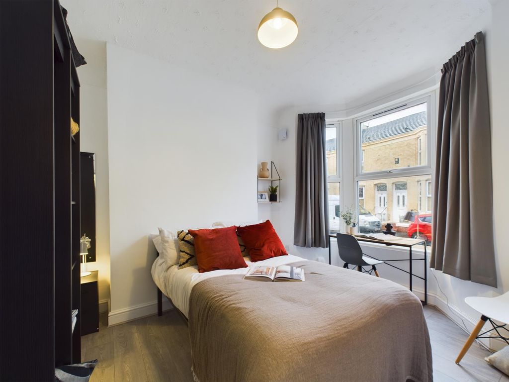 Property photo 3 of 11