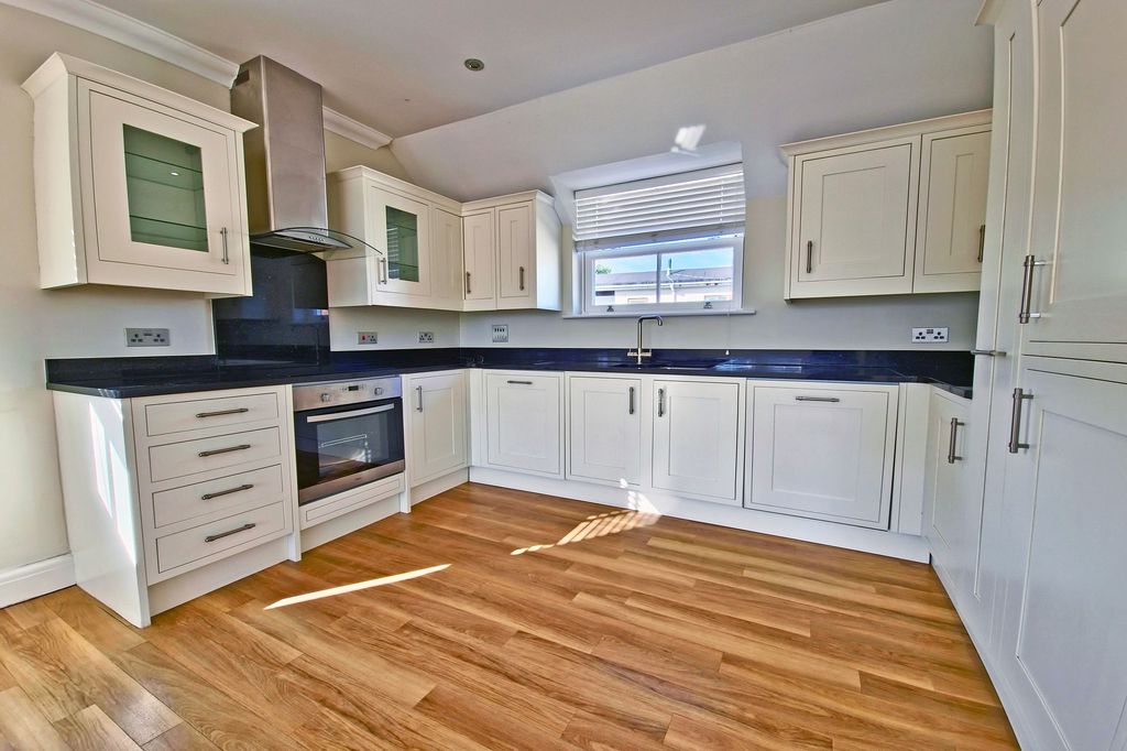 Property photo 3 of 13 Kitchen