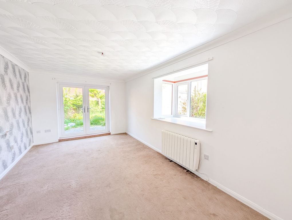 Property photo 3 of 9 Lounge