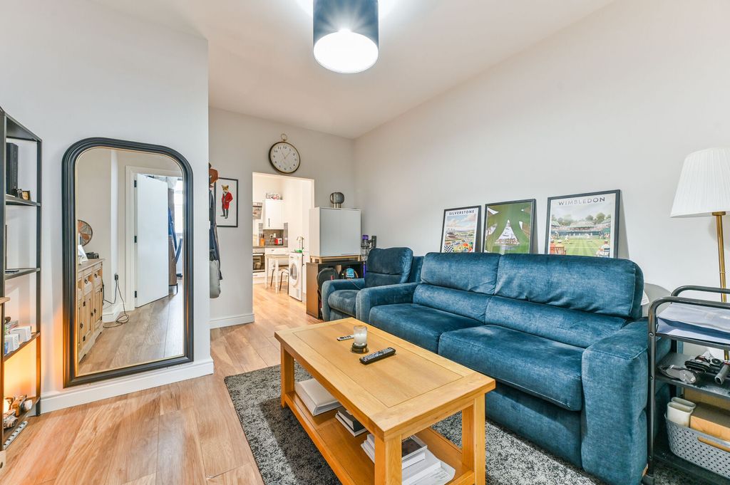 Property photo 2 of 8