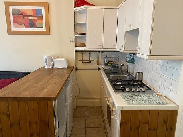 Property photo 2 of 10 Kitchen