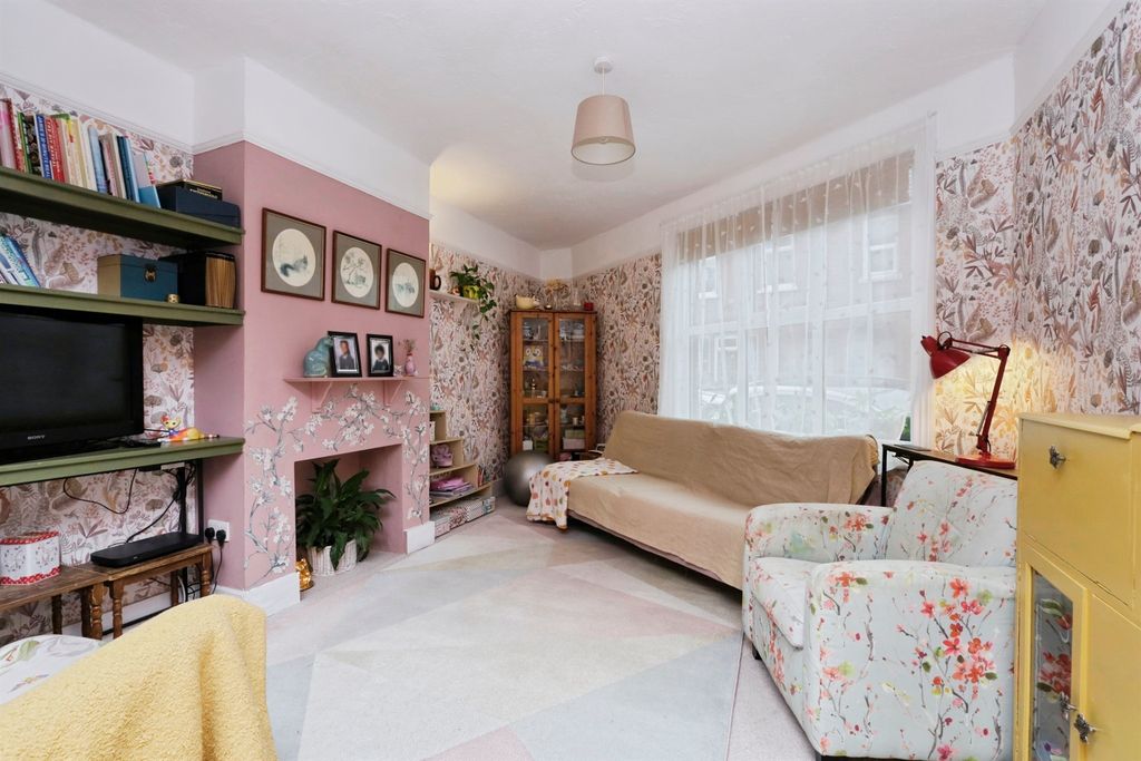 Property photo 2 of 30