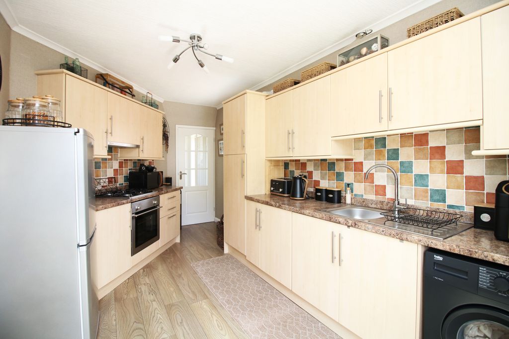 Property photo 2 of 21
