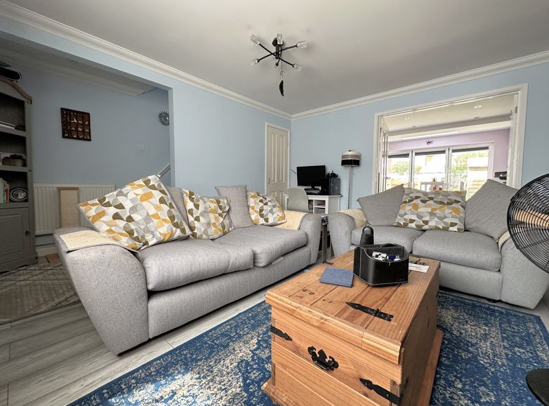 Property photo 3 of 20 Lounge